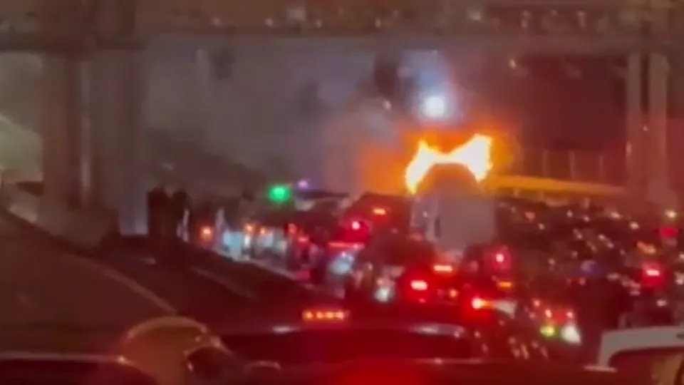 15 Temmuz Şehitler Köprüsü’nde araç yangını!