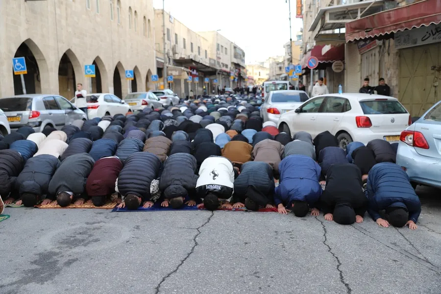 İsrail'den tarihi zulüm! 59 yıl sonra bir ilk: Mescid-i Aksa'ya bayramda kilit vuruldu - 2