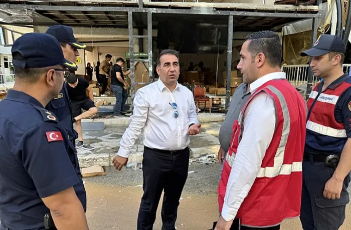 izmirde-5-kisinin-oldugu-patlamada-gelisme-lokanta-sahibi-ve-tupu-degistiren-kisi-adliyeye-sevk-edildi-ifadele-1719850747296.jpg İzmir'de 5 kişinin öldüğü patlamada gelişme! Lokanta sahibi ve tüpü değiştiren kişi tutuklandı | İfadeleri ortaya çıktı