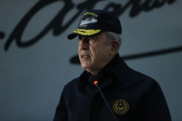 son-dakika-milli-savunma-bakani-hulusi-akardan-yunanistana-net-mesaj-1641032743682.jpg Son dakika: Milli Savunma Bakanı Hulusi Akar'dan Yunanistan'a net mesaj - 1