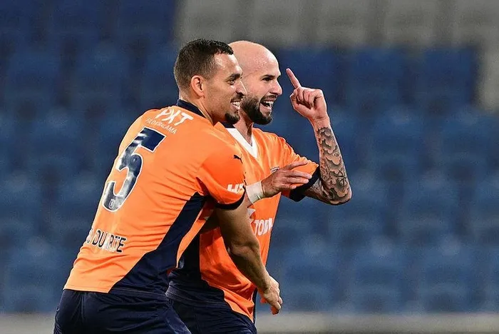 joao-figueiredo-orta-sahadan-avladi-basaksehir-alanyaspor-macinda-harika-gol-basaksehir-4-2-alanyaspor-mac-son-1724007156264.jpeg Figueiredo, orta sahadan altığı gol sonrası böyle sevindi