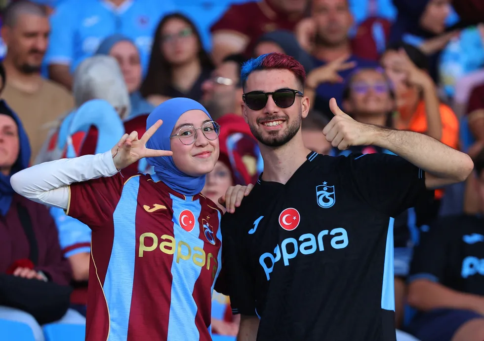 bordo-mavililerin-avrupa-macerasi-atvde-trabzonspor-ferencvaros-1787246446452.jpg Trabzonspor turu Macaristan'a bıraktı! Fırtına Ferencvaros'a 1-0 mağlup oldu - 9