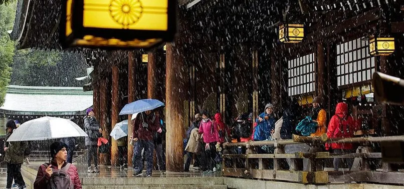 Tokyo'ya 54 yıl aradan sonra kasımda kar yağdı