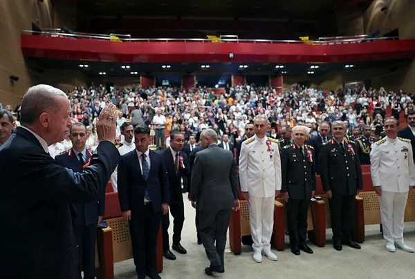 baskan-recep-tayyip-erdogandan-milli-savunma-universitesi-mezuniyet-toreninde-onemli-aciklamalar-1688735305488.jpg Başkan Recep Tayyip Erdoğan'dan İsveç'in NATO üyeliği için çok net mesaj: Teröriste kucak açana onay veremeyiz - 2