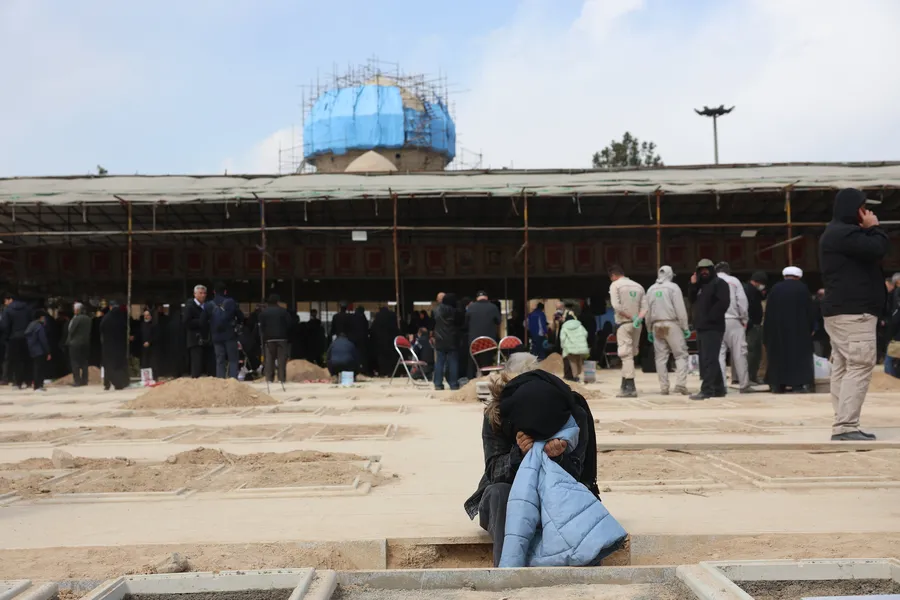 1773051101725.jpg A Haber Tahran'daki Beheşti Zehra mezarlığında! Yürek yakan görüntü - 9