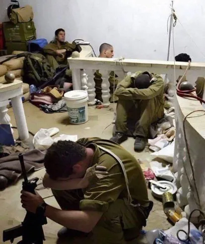 bibi-hukumetini-israilli-siyonistler-mi-devirecek-savasin-maliyetleri-adeta-bogazlarina-dayandi-1736074005937.jpg Bir günde onlarca arkadaşlarını kaybeden Siyonist işgal güçleri yas tutarken (Arşiv)