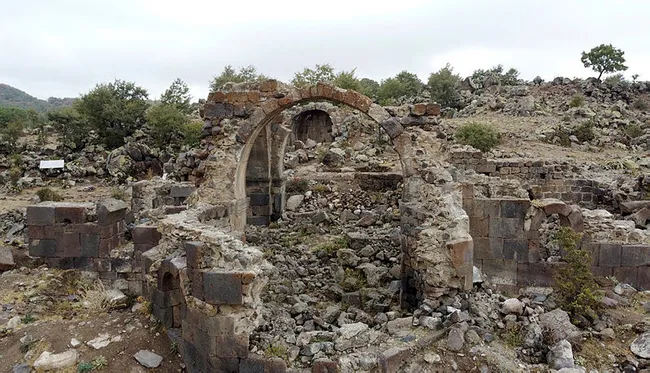 ic-anadolunun-efesi-olmaya-aday-mokissosta-kazilar-basladi-1632570662614.jpg İç Anadolu'nun "Efes"i olmaya aday Mokissos'ta kazılar başladı - 4