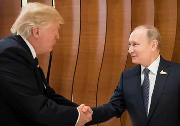 Trump ve Putin G20'de ilk kez yüz yüze görüştü