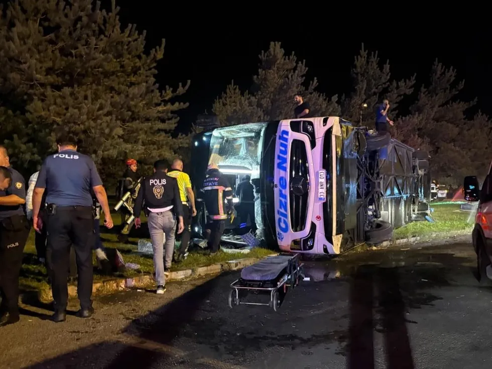 kayseride-korkunc-kaza-yolcu-otobusu-ve-yakit-tankeri-carpisti-1787623221415.jpg Kayseri'de korkunç kaza! Yolcu otobüsü ve yakıt tankeri çarpıştı: Yaralılar var - 2