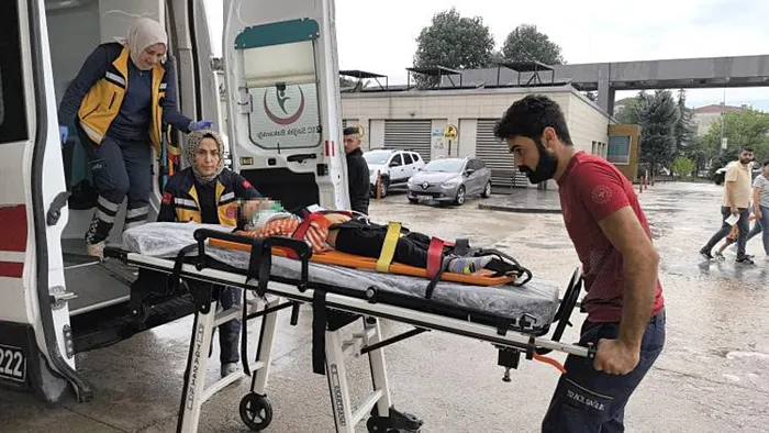 bursada-2-otomobil-carpisti-olu-ve-yaralilar-var-1720116335113.jpg Bursa'da 2 otomobil çarpıştı: Ölü ve yaralılar var - 4