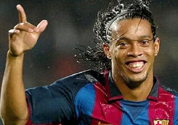 Ronaldinho Barcelona'nın kulüp elçisi oldu