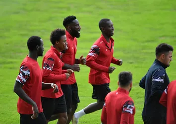 Dünya futbol tarihinde bir ilk! Sivasspor'un Cluj maçı öncesi formaları havalimanında kayboldu