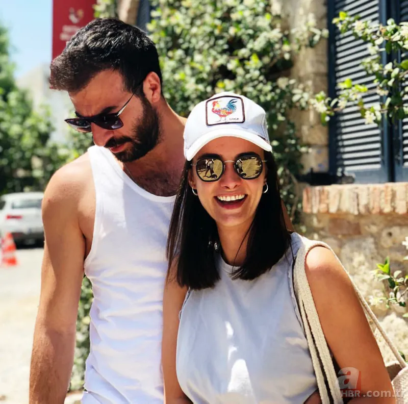 Hande Soral ve İsmail Demirci oğulları Ali’yi kucağına aldı! İşte Ali bebeğin ilk fotoğrafı 1