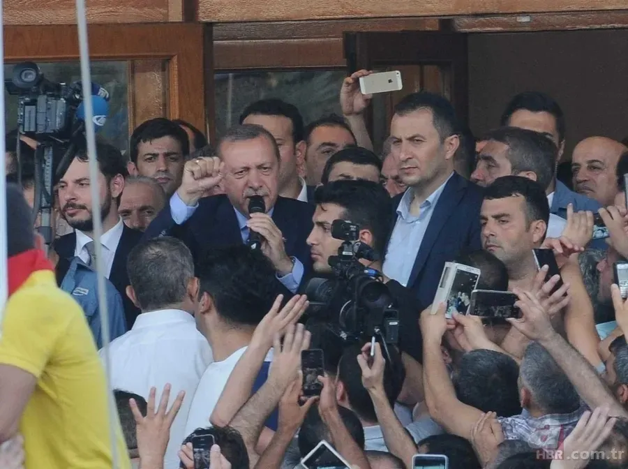 berat-albayrak-15-temmuz-gecesini-tum-detaylariyla-anlatti-1784031561541.jpeg Başkan Erdoğan, 16 Temmuz sabahı Atatürk Havalimanı'nda millete seslenişi - foto: ahaber.com.tr
