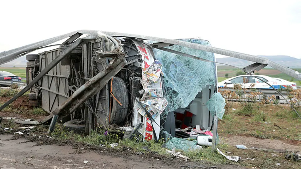 Gaziantep'te TIR'la yolcu otobüsü çarpıştı! 14 kişi yaralandı