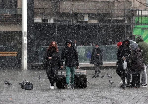 meteorolojiden-38-il-icin-sari-ve-turuncu-kodlu-uyari-istanbulda-kar-yagisi-devam-edecek-mi-yeni-haftada-hava-1647754461283.jpg Meteoroloji'den 38 il için sarı ve turuncu kodlu uyarı! İstanbul'da kar yağışı devam edecek mi? Yeni haftada hava nasıl olacak? - 4