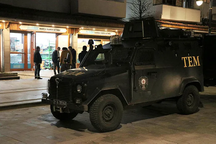 Diyarbakır'da markete EYP'li saldırı - 1