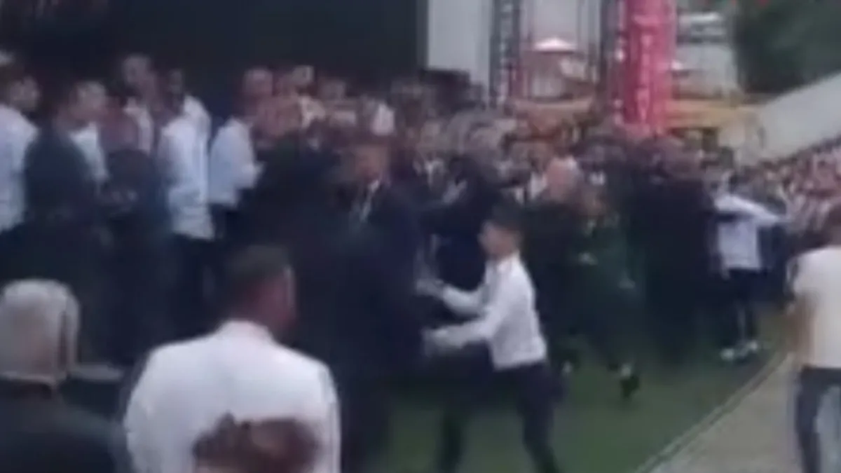 CHP Esenyurt İlçe Kongresi'nde yumruklu kavga! Yaralılar var