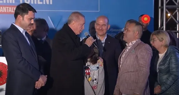 yangin-magduru-cetin-ailesine-yeni-evlerinin-anahtarini-baskan-erdogan-verdi-huseyin-cetin-yapilabilecegini-du-1673187382768.jpg Yangın mağduru Çetin ailesine yeni evlerinin anahtarını Başkan Erdoğan verdi! Hüseyin Çetin "yapılabileceğini düşünmemiştim" demişti - 1