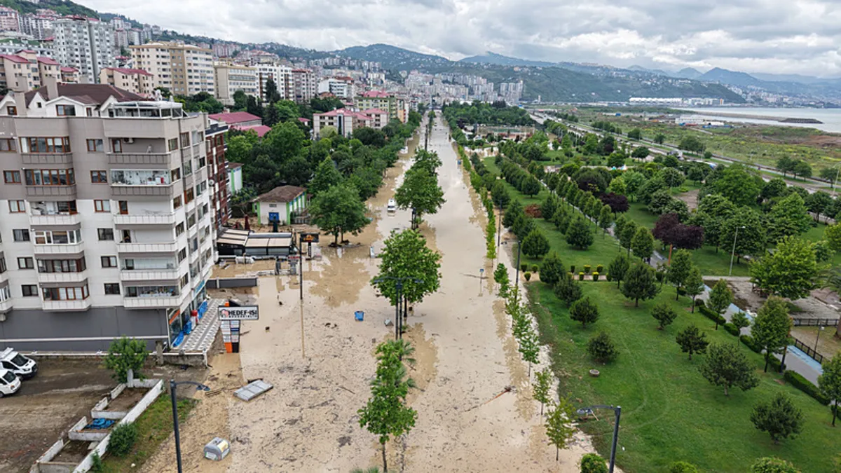 Trabzon'da selin izleri siliniyor: Arama ve temizlik çalışmaları sürüyor