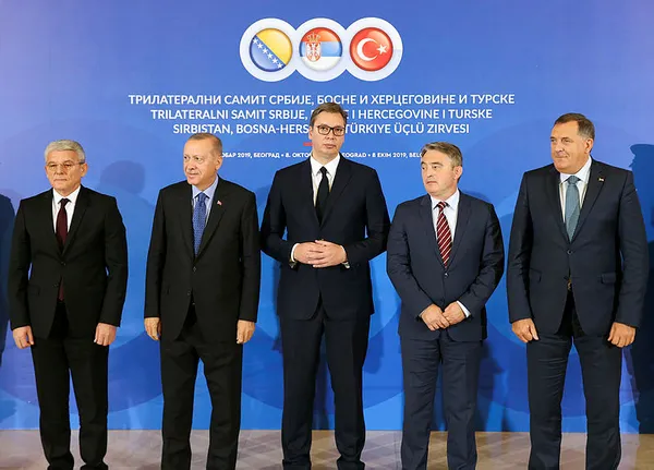 Başkan Erdoğan, Sırbistan'da üçlü zirveye katıldı! Liderler aile fotoğrafı çektirdi - 1