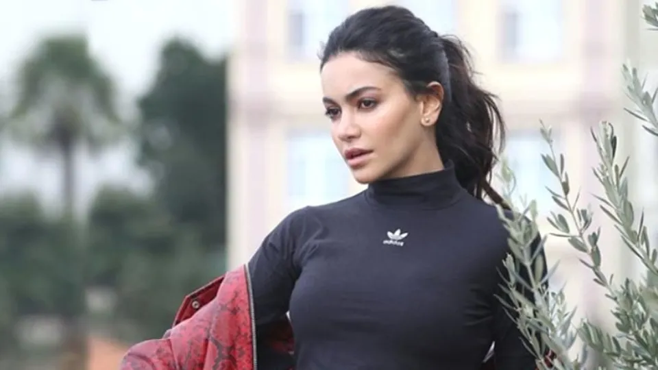 Oyuncu Şilan Makal ünlü futbolcu ile aşk yaşadıklarını itiraf etti