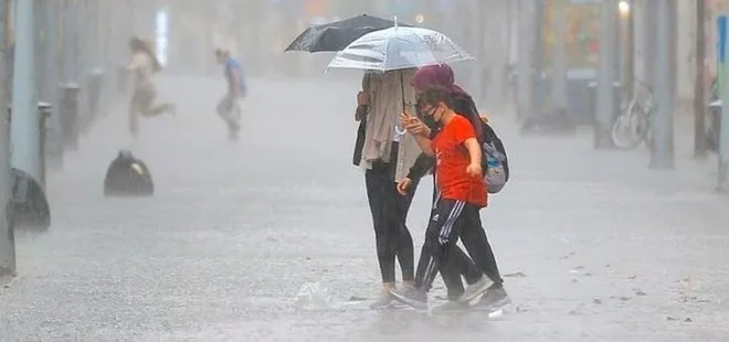 Meteoroloji Marmara’yı saat vererek uyardı! İstanbul’a gök gürültülü sağanak yağış geliyor | İşte 5 günlük hava durumu