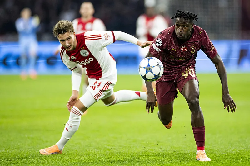 sari-kirmizlilarda-3-oyuncu-icin-ocak-ayinda-ayrilma-karari-verildi-1789382924844.jpeg Üç yıldızın süresi şoke etti! Galatasaray yönetimi yeni transferler için İlkay, Kaan ve Singo'yu gözden çıkardı - 3
