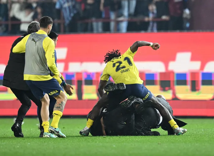 adalet-bakani-yilmaz-tunctan-olayli-derbiyle-ilgili-flas-aciklama-futbolcularla-ilgili-sorusturma-olacak-mi-ma-1710857942926.jpg Adalet Bakanı Yılmaz Tunç'tan olaylı derbiyle ilgili flaş açıklama! Futbolcularla ilgili soruşturma olacak mı? | Maskeli taraftar yurt dışından - 6