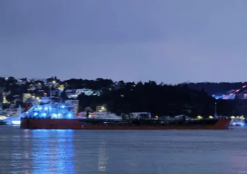 Rusya'dan yola çıkan ayçiçek yağı yüklü gemi İstanbul Boğazı'ndan geçti