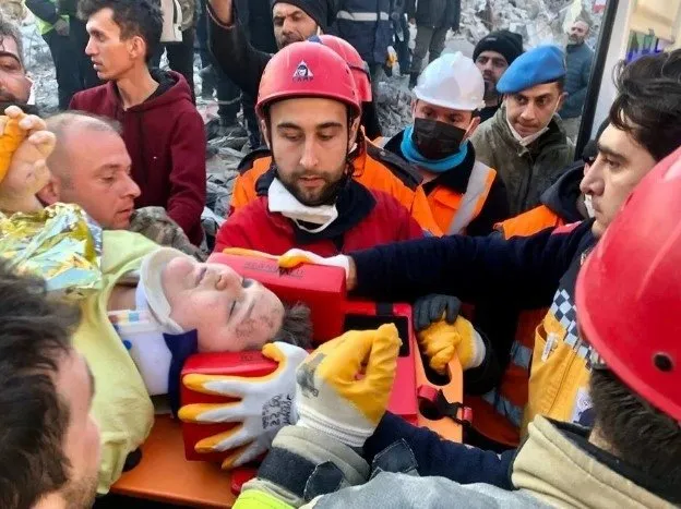 Depremin 10. gününde umutlu bekleyiş sürüyor!
