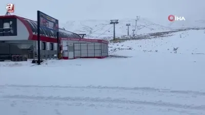 Erciyes güne beyaz örtüyle uyandı
