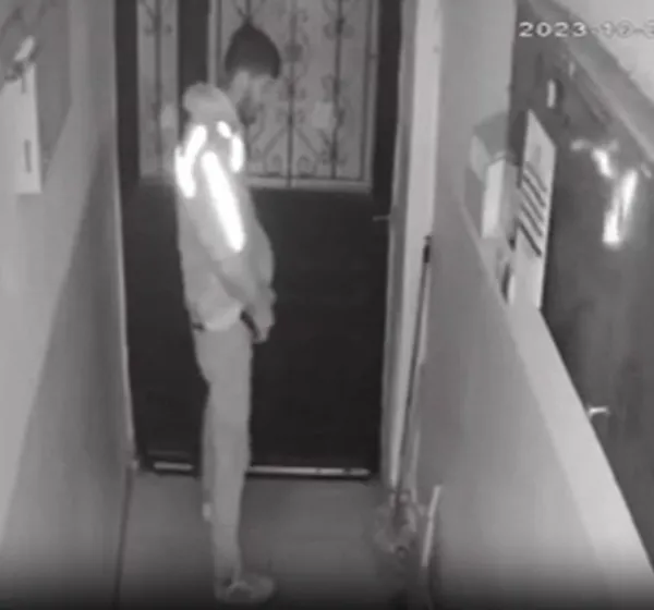 1699729331121.jpg İstanbul'da kurye apartmanda idrarını yaptı! Bina sakinleri kokudan rahatsız olunca gerçek ortaya çıktı! O anlar güvenlik kamerasında... - 2