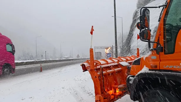 Bolu Tüneli yol son durum 19 Kasım Pazar | Bolu Tüneli açık mı, kapalı mı? KGM Trafiğe açık ve kapalı yollar listesi...