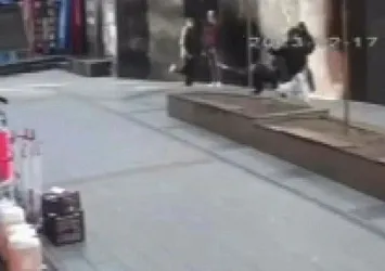Liselilerin kız kavgasında kan aktı: 1'i ağır 2 yaralı