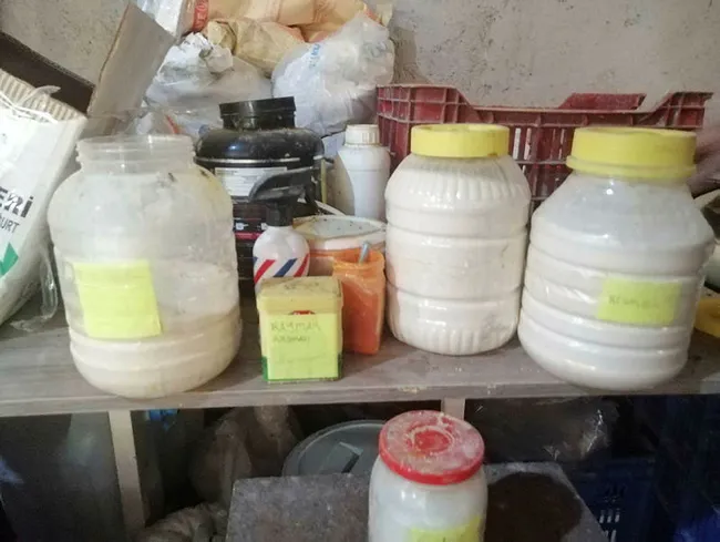 Denizli’de akılalmaz olay! Son kullanma tarihi geçen 3 ton peyniri piyasaya sürecekti - 2