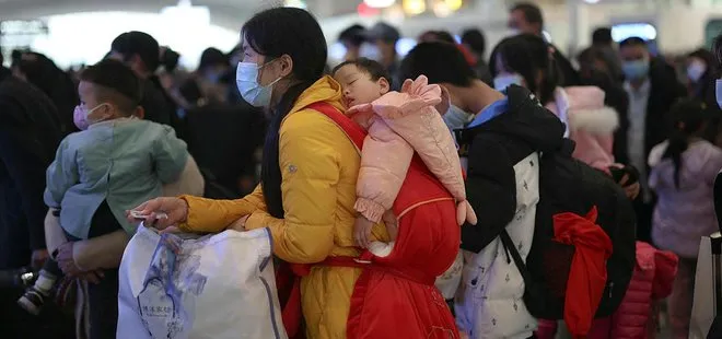 Çin’de 3 yılın ardından bir ilk! Koronavirüs sonrası sınırlar açıldı havalimanları doldu taştı