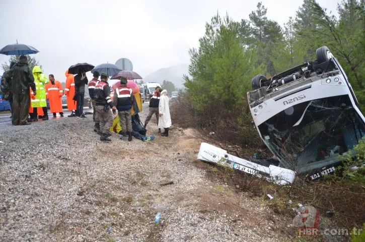 Antalya'da tur midibüsü şarampole devrildi ölü ve yaralılar var 4