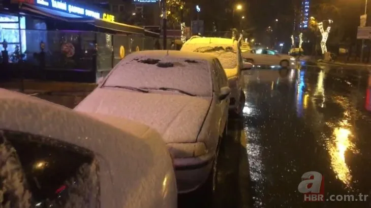 İstanbul’da yoğun kar yağışı sokakları beyaza bürüdü | Yepyeni görüntüler