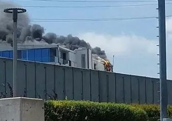 İstanbul'da fabrika yangını! Dumanlar gökyüzünü kapladı