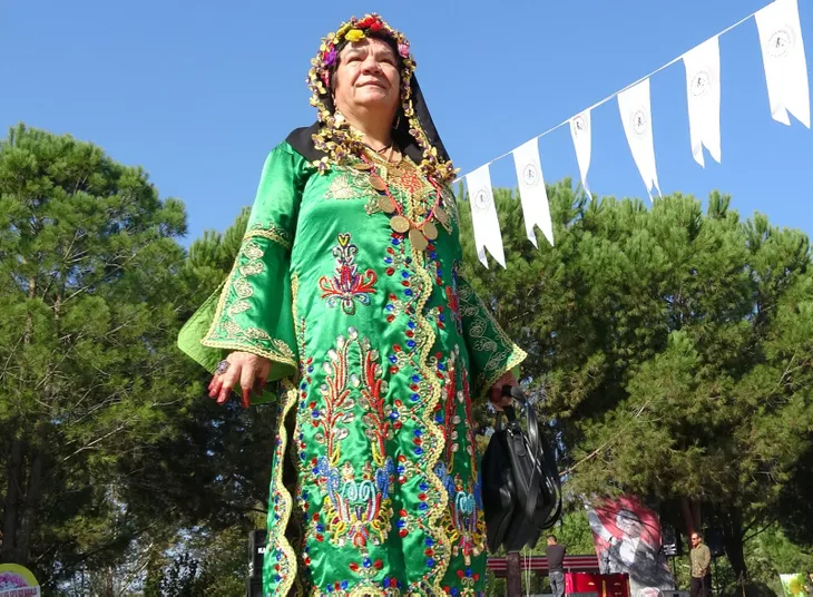 'Hanımağa' 300 bin liralık altın takılarıyla ilgi odağı oldu - 2