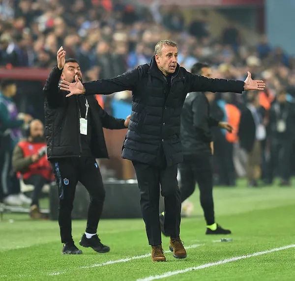 1672240470343.jpg Trabzonspor'a gümrük engeli! Fatih Karagümrük 4-1 Trabzonspor (MAÇ SONUCU) - 3