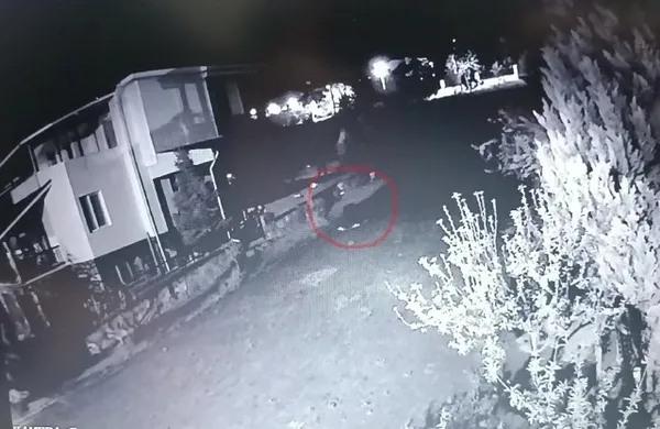 1683355194885.jpg Böylesi görülmedi! Gece uyuduğu evlerden sabah hırsızlık yaparak ayrıldı - 3