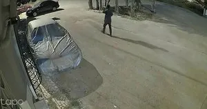 Önce kameraya sonra polise yakalandı
