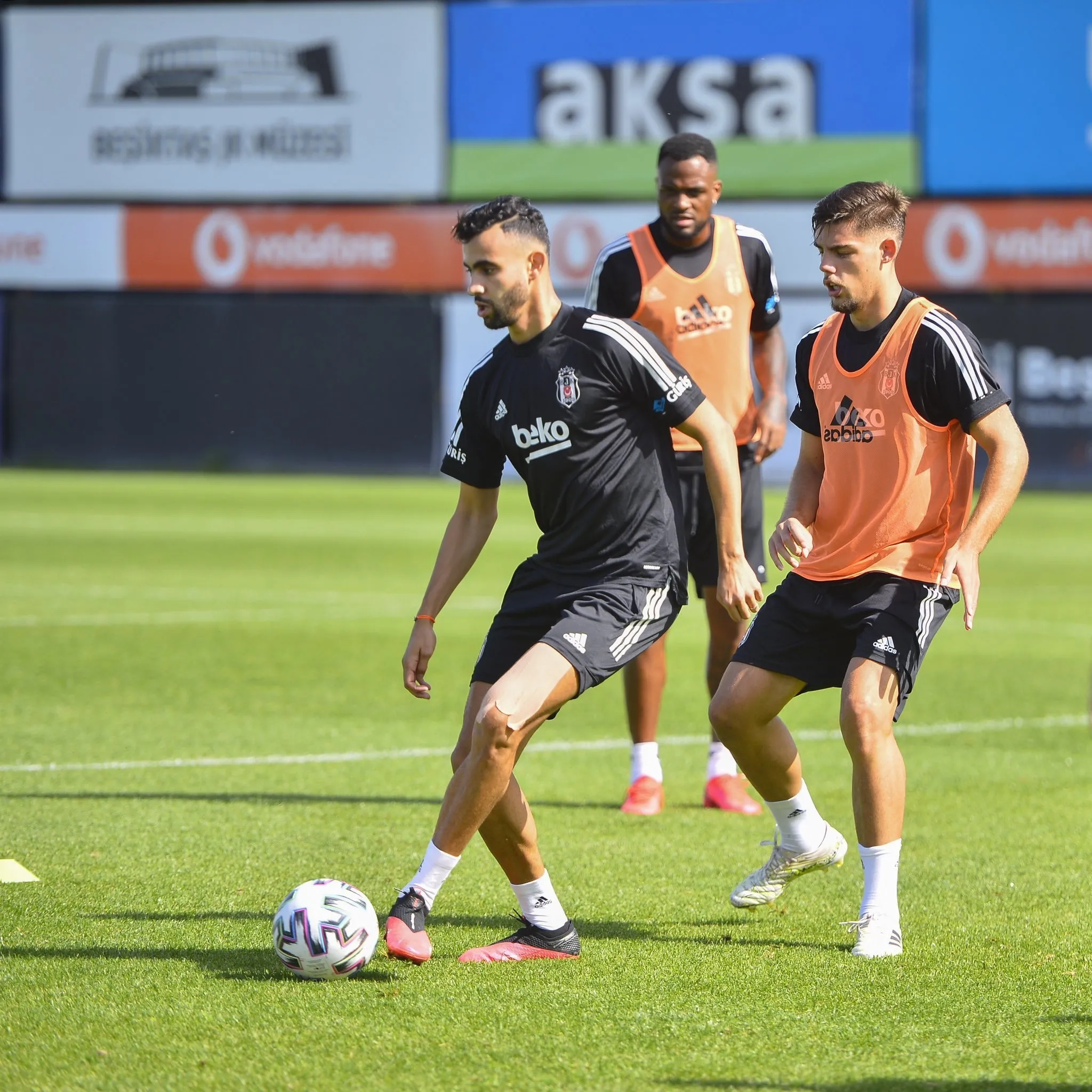 Beşiktaş'ın yeni yıldızı Rachid Ghezzal sahaya indi