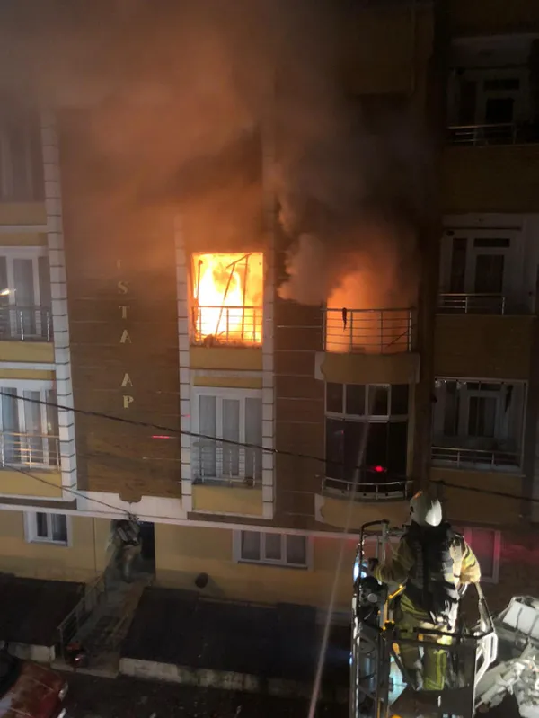 1606878733193.jpg Esenyurt'ta patlama! Korkuyla sokağa fırladılar - 4