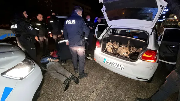 1642051890521.jpg Dur ihtarına uymayan sürücü kıskıvrak yakalandı - 1