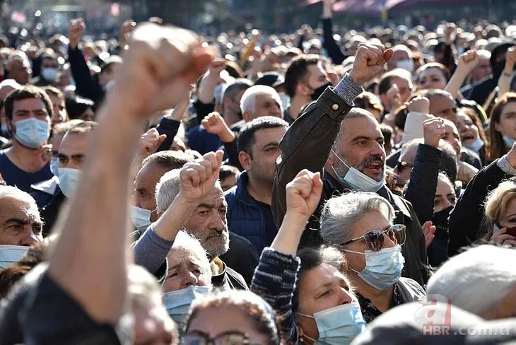 Hezimete uğrayan Ermenistan’da öfke dinmiyor! Özgürlük Meydanı ’hain Paşinyan’ sloganlarıyla inledi