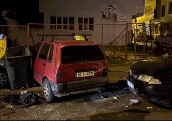 Ortalık savaş alanına döndü sürücü yaya olarak kaçtı