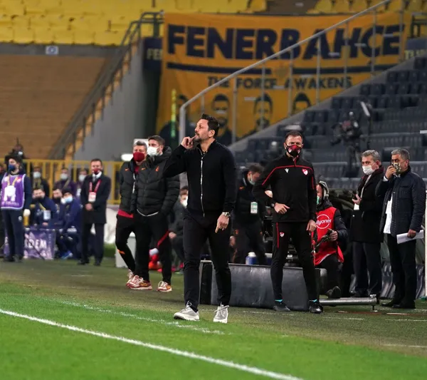 fenerbahce-galatasaray-maci-canli-anlatim-izle-1612629411792.jpg Galatasaray Fenerbahçe'yi 1-0 mağlup etti! - 2